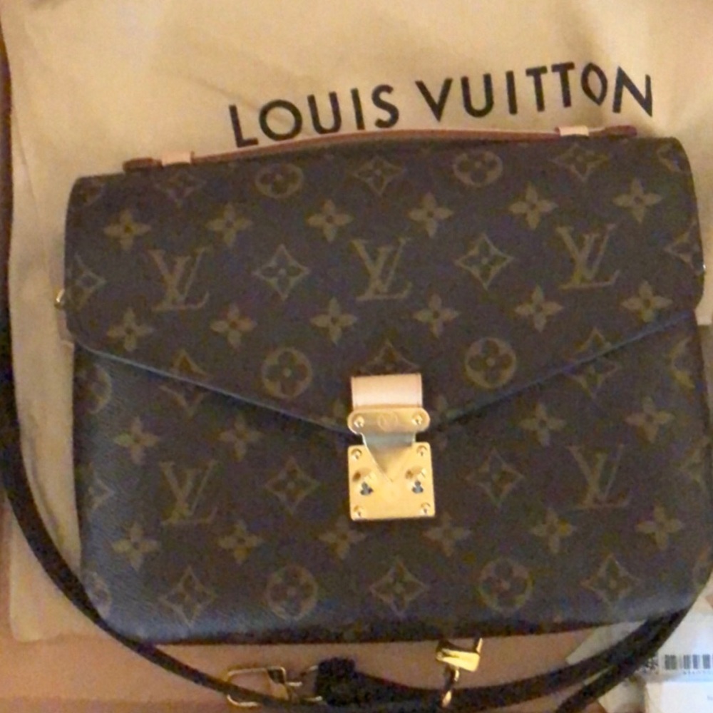 Brand New Louis Vuitton Pochette Métis